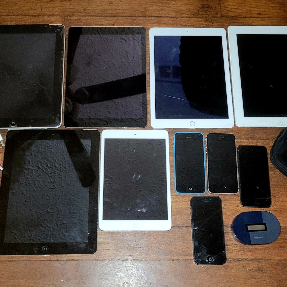 Bundle of iPads, iPhones,iPad,Mobile Hotspot! Some Need Unlocking! Great Value!